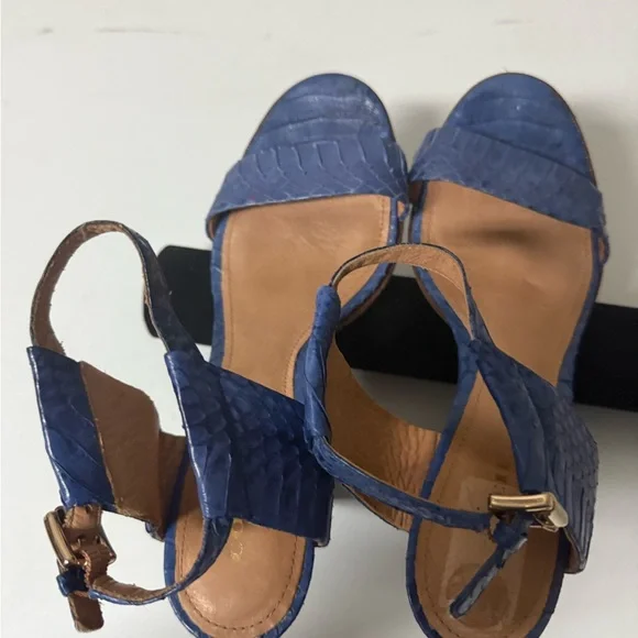 Women’s Coach lexey Blue cobalt Leather Sandals. - Picture 7 of 15